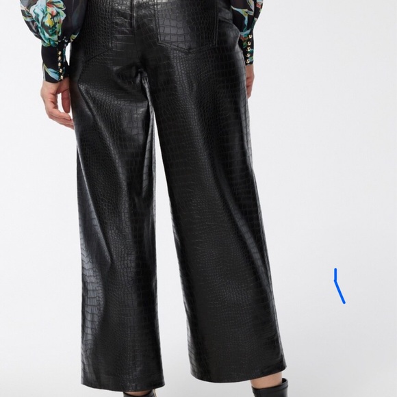 NWT Chico’s Faux Crocodile Wide Leg Crops - Picture 3 of 9